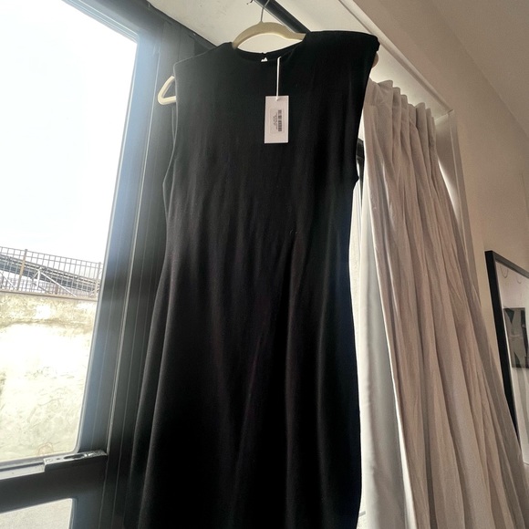 NWT REFORMATION Rumi Dress size M, NEVER WORN, perfect LBD! - Picture 3 of 3